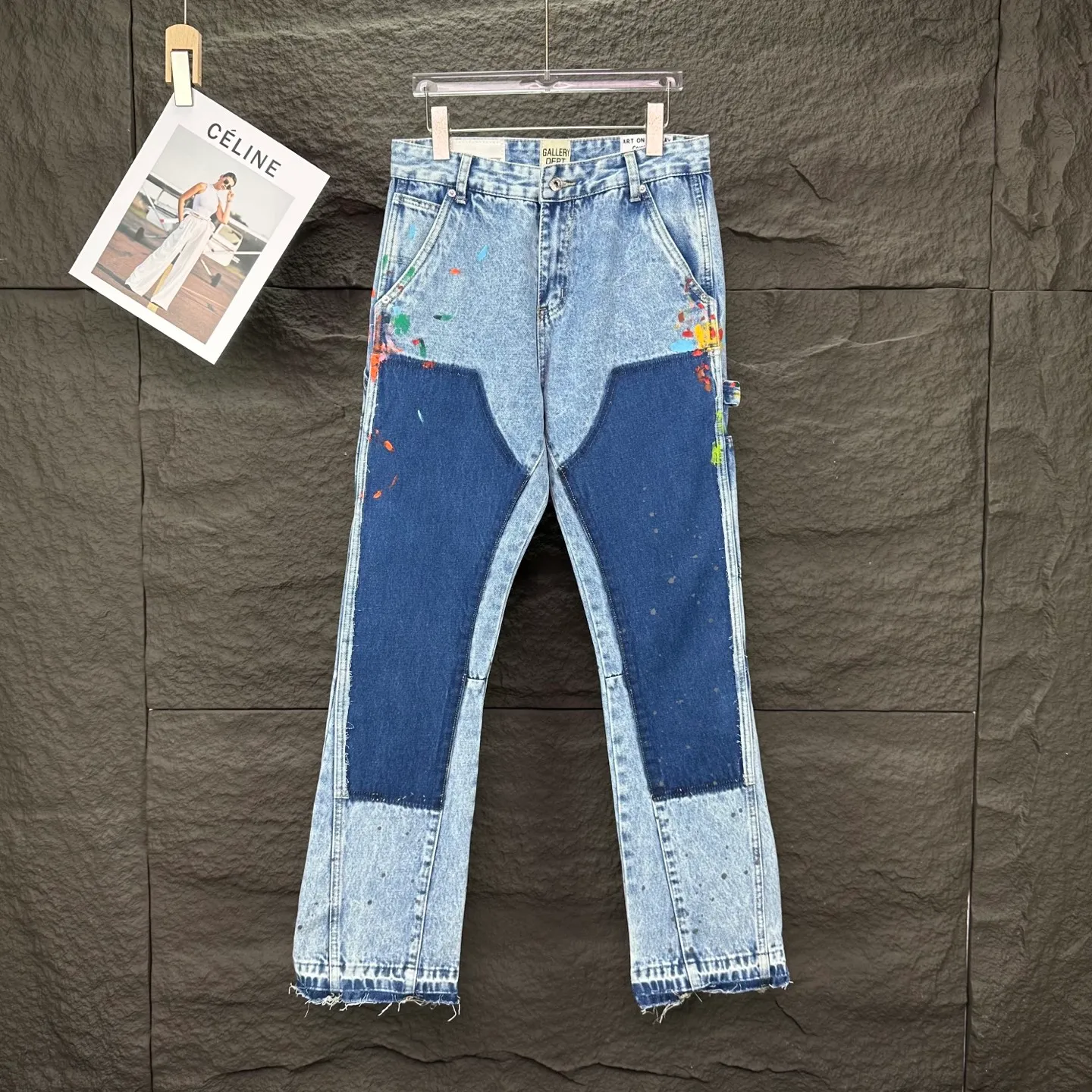 P250 GALLERY DEPT. 2025 new splash-ink graffiti splicing couple style loose washed bootcut jeans 🔥High version🔥High version🔥 Top ceiling quality Styles with different washed textures, very friendly to people with thin legs and thick legs, the bootcut version is very flattering to the leg shape Moderate length that never goes out of style, easy to match with casually, basic styling for various styles, a must-have in the wardrobe! The fabric is stiff but also makes the upper body soft without losing texture. The washing process is even more perfect. It is a must-have item for everyone! ! ! Washed wheat, hang tag, pants label, complete with three labels Color: light blue Size: 28, 30, 32, 34, 36 (five sizes)